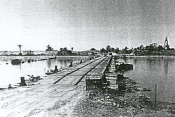 גשר "יהודה" (ע"ש סמג"ד היחידה) נבנה ע"י חיל ההנדסה על תעלת סואץ